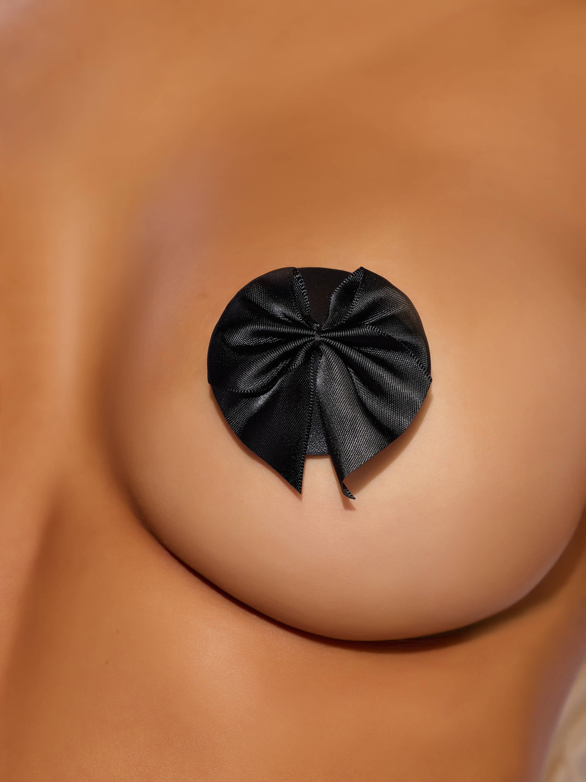 PASTIES À NŒUD EN SIMILICUIR ET SATIN: Noir / A/S - LA PIRI | BOUTIQUE EN LIGNE DE MAILLOTS DE BAIN FRANÇAIS |