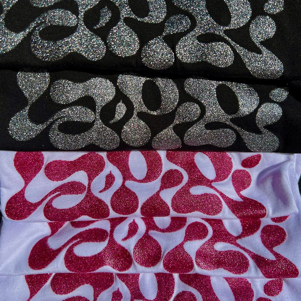 Crop top pailleté LAPIRI sérigraphié à la main – version Y2K rose ou sorcière chic argentée