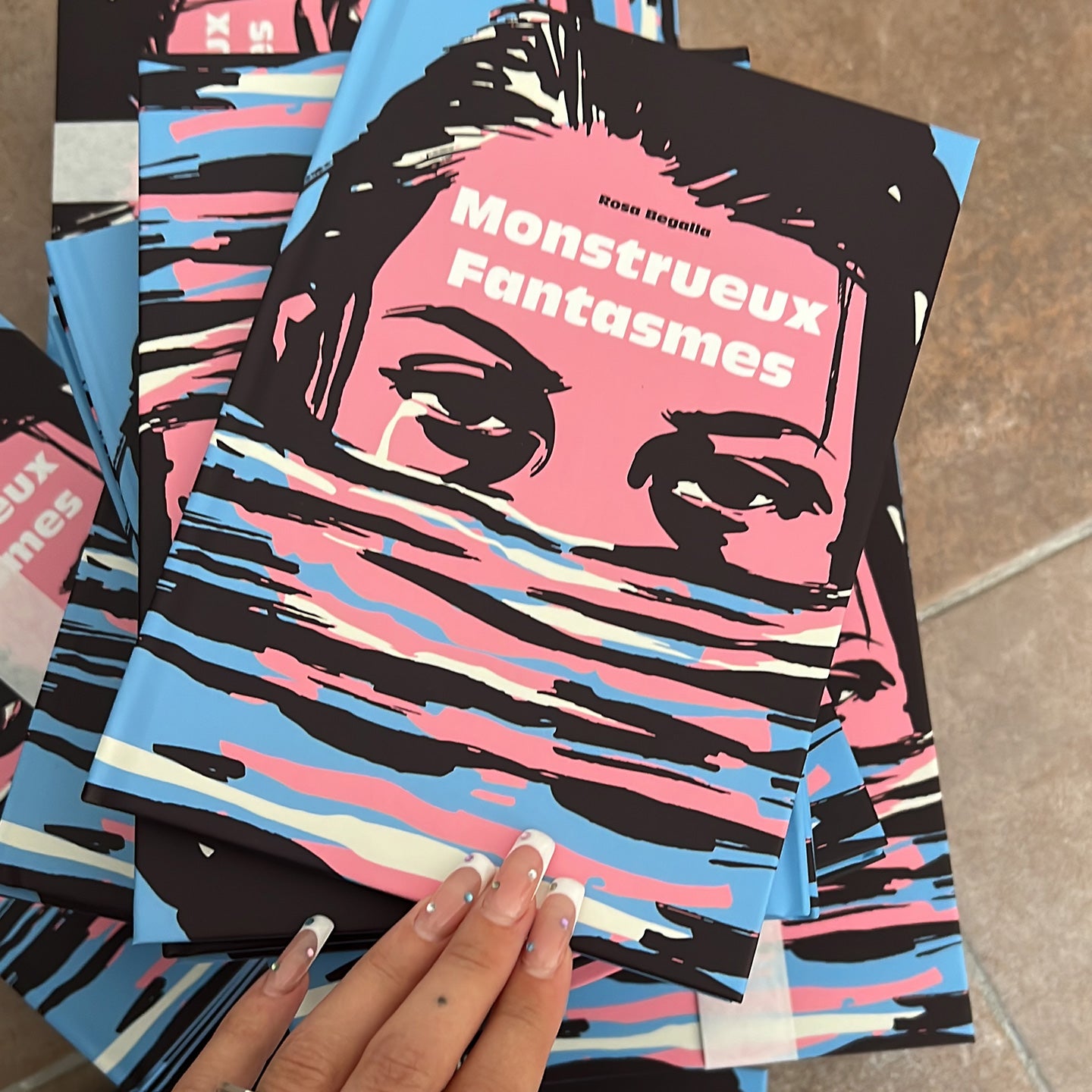 Monstrueux livre - LA PIRI | BOUTIQUE EN LIGNE DE MAILLOTS DE BAIN FRANÇAIS |