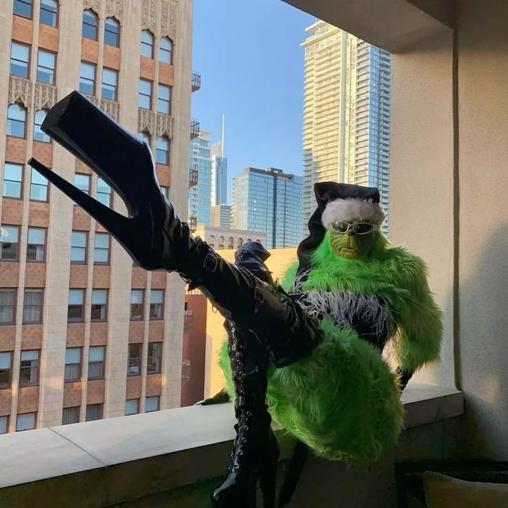 Être seul·e à Noël : survivre, traverser… et parfois grandir - LA PIRI | BOUTIQUE EN LIGNE DE BIKINIS ET LINGERIE