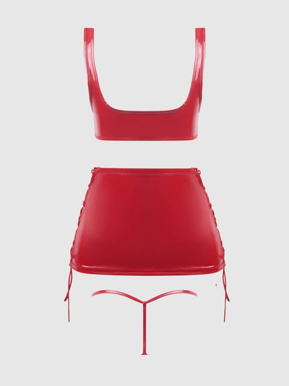 Ensemble bralette à lacets, jupe et string en vinyle brillant TRINITY: Rouge / S - LA PIRI | BOUTIQUE EN LIGNE DE BIKINIS ET LINGERIE