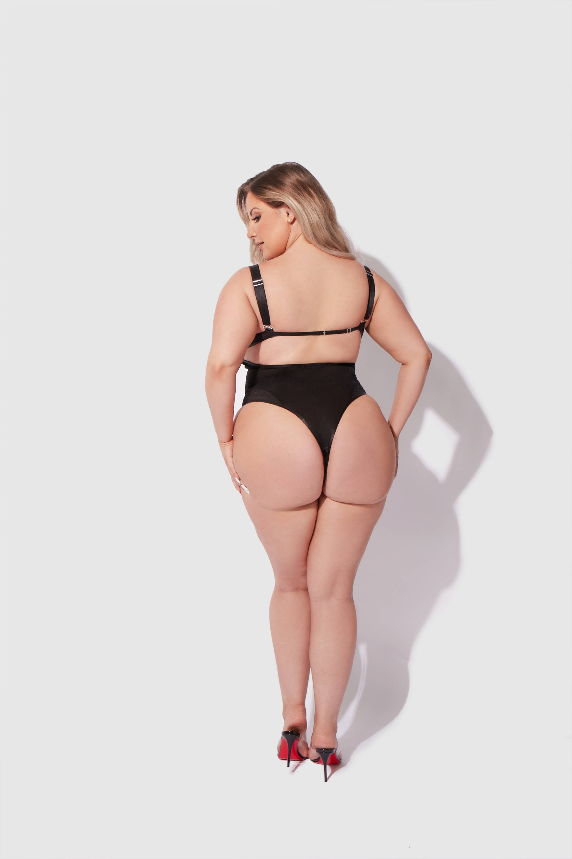 BODY EN MAILLE SCINTILLANTE YVONE: Noir / 1X/2X - LA PIRI | BOUTIQUE EN LIGNE DE BIKINIS ET LINGERIE