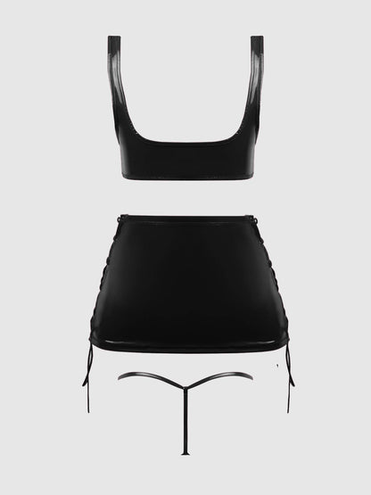 Ensemble bralette à lacets, jupe et string en vinyle brillant TRINITY: Rouge / S - LA PIRI | BOUTIQUE EN LIGNE DE BIKINIS ET LINGERIE