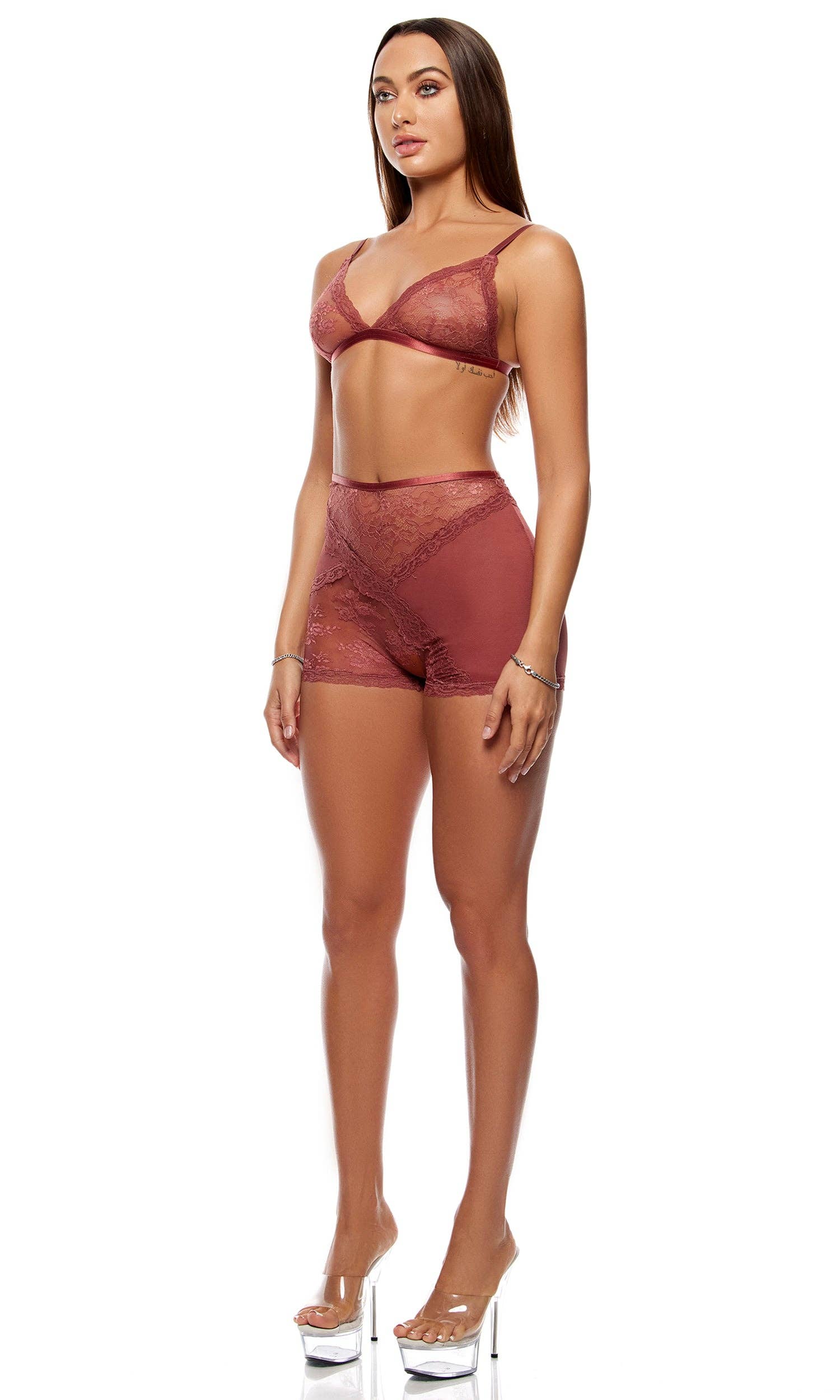 Ensemble de lingerie en dentelle Patch of Petals Bralette et short - Épice: Épices / M - LA PIRI | BOUTIQUE EN LIGNE DE BIKINIS ET LINGERIE