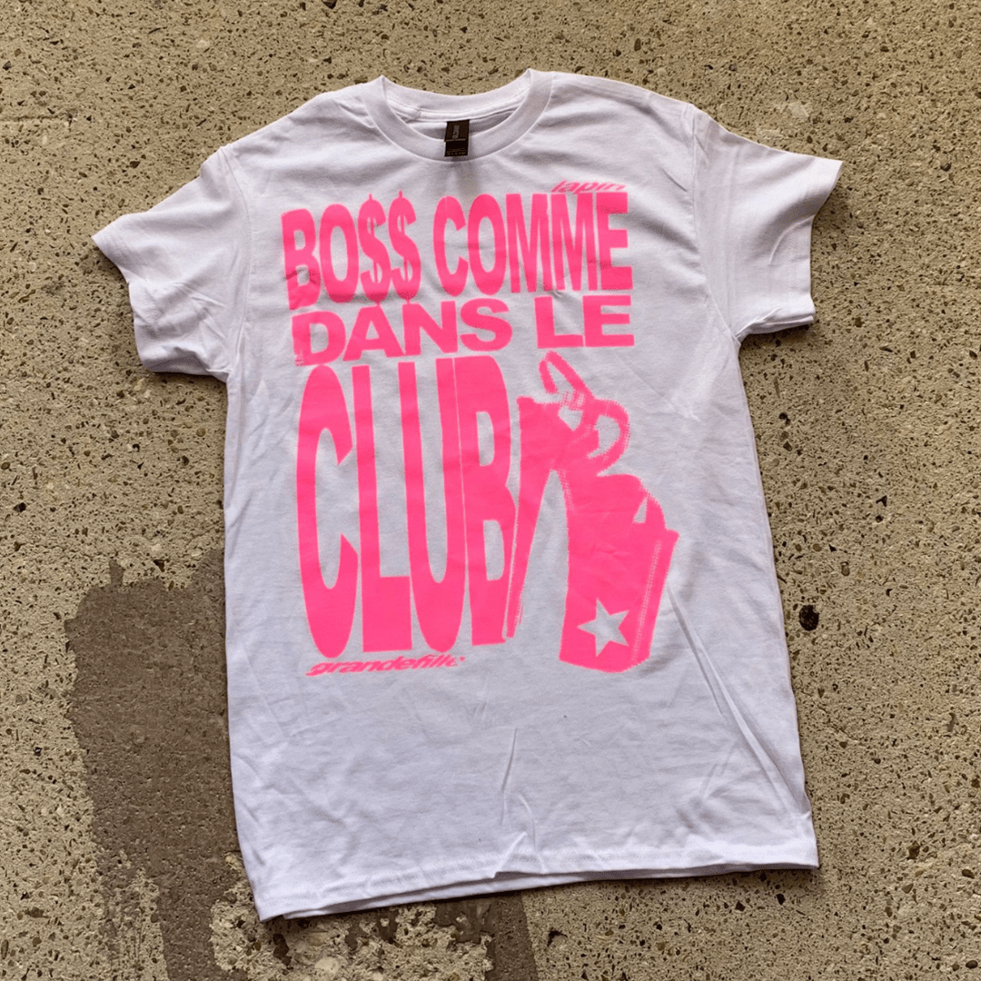 Tee - shirt BO$$ COMME DANS LE CLUB – Collaboration Grande Fille x LAPIRI - LA PIRI | BOUTIQUE EN LIGNE DE BIKINIS ET LINGERIE